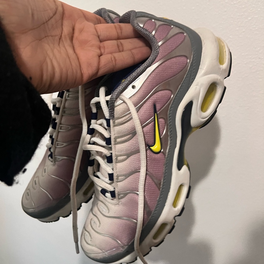 Nike Air Max Plus Gray and Pink Sneakers